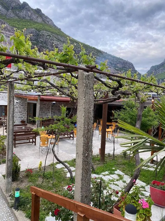 Kulla E Vjeter Hotel Koman 0*,  Albania
