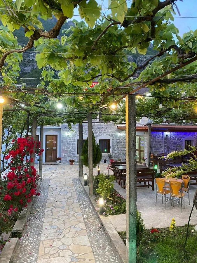 Kulla E Vjeter Hotel Koman 0*,