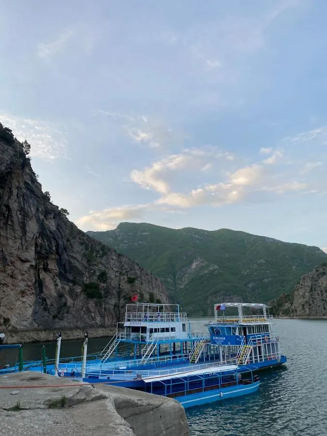 Kulla E Vjeter Hotel Koman