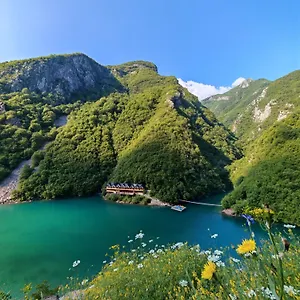 Ostello Riverside Komani, Koman