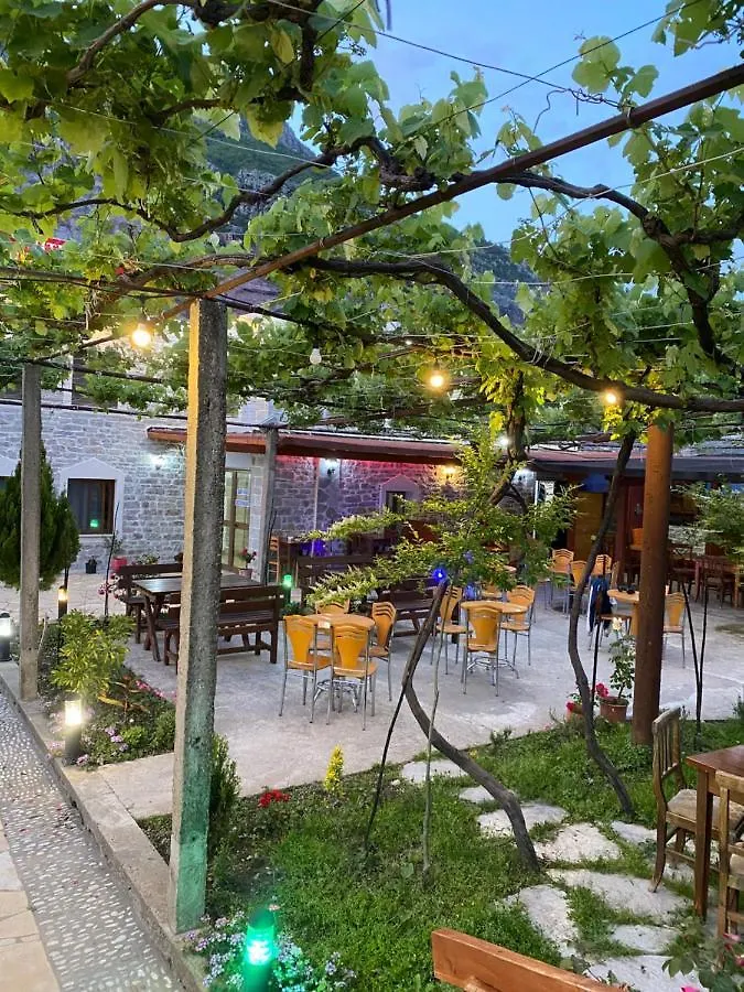 Pensjonat Hotel Kulla E Vjeter Koman
